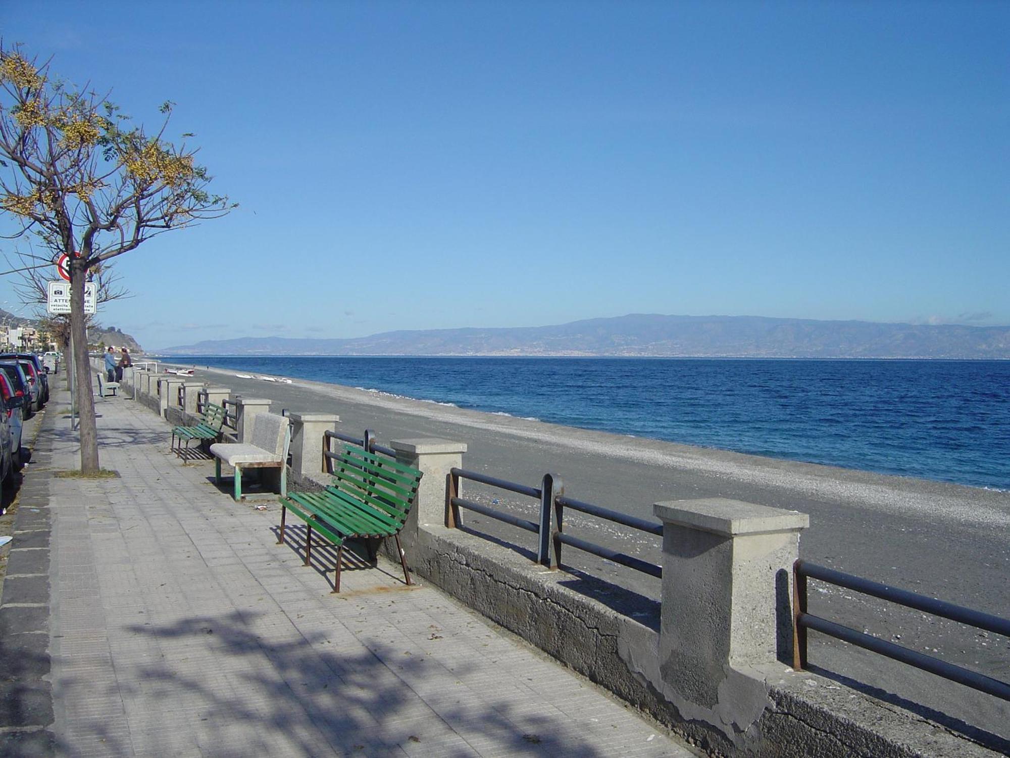 Mirone Apartment Fronte Mare Beachfront House Roccalumera Extérieur photo